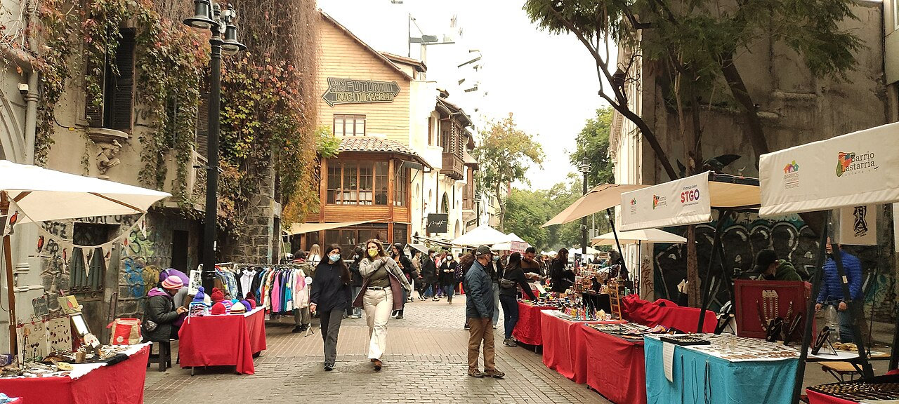 Shops, cafés and pedestrian life on Paseo Lastarria in Santiago